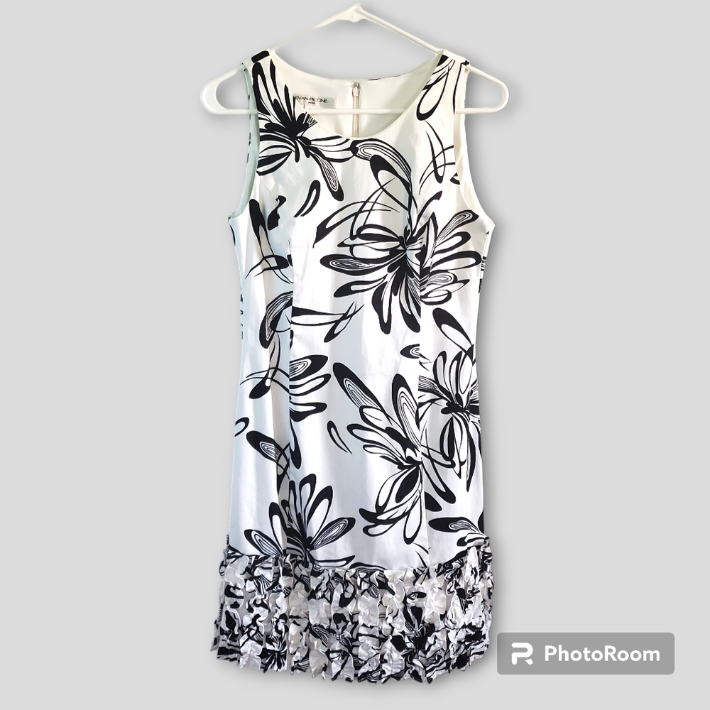 Evan Picone ivory and black floral shift dress with ruffle bottom size 4 NWT